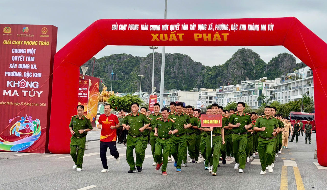  Gần 2.000 người chạy hưởng ứng Tháng hành động phòng, chống ma túy ở Quảng Ninh