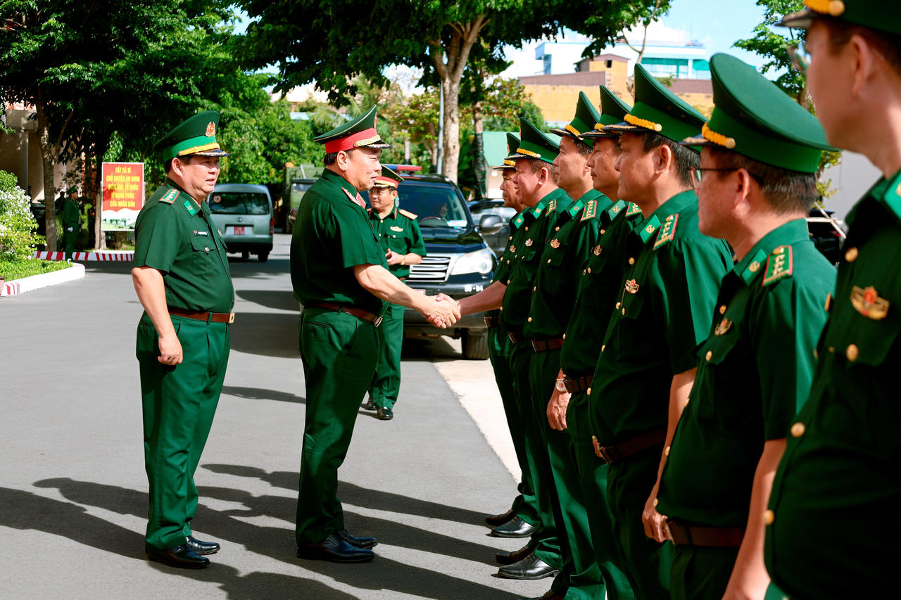 Trung tướng Lê Quang Đạo, Phó Tổng Tham mưu trưởng Quân đội Nhân dân Việt Nam kiểm tra tại Ban Chỉ huy Bộ đội Biên phòng tỉnh An Giang.&nbsp;
