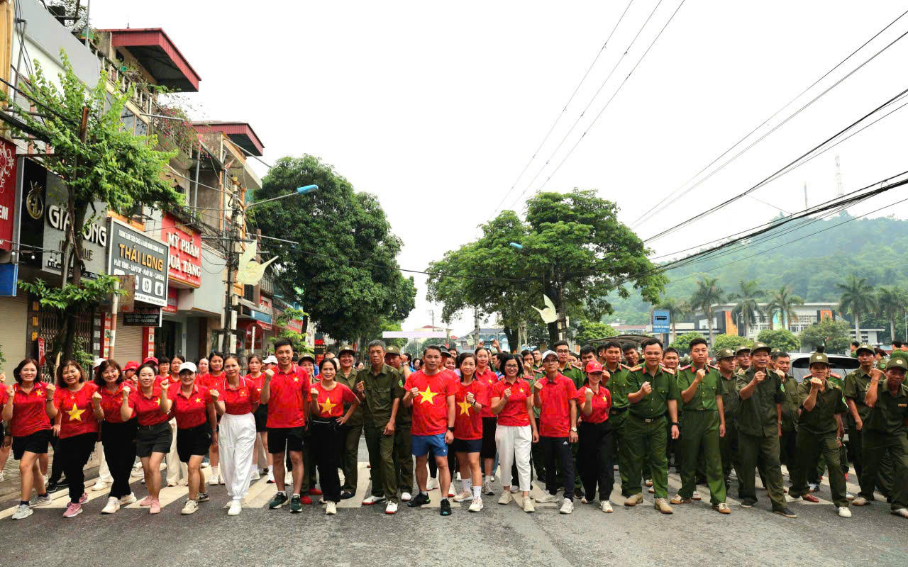 Hơn 53.000 người ở Lào Cai chạy với quyết tâm xây dựng xã, phường không ma túy