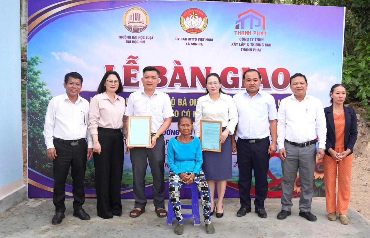 Bàn giao nhà tình nghĩa cho gia đình có hoàn cảnh khó khăn tại Quảng Ngãi