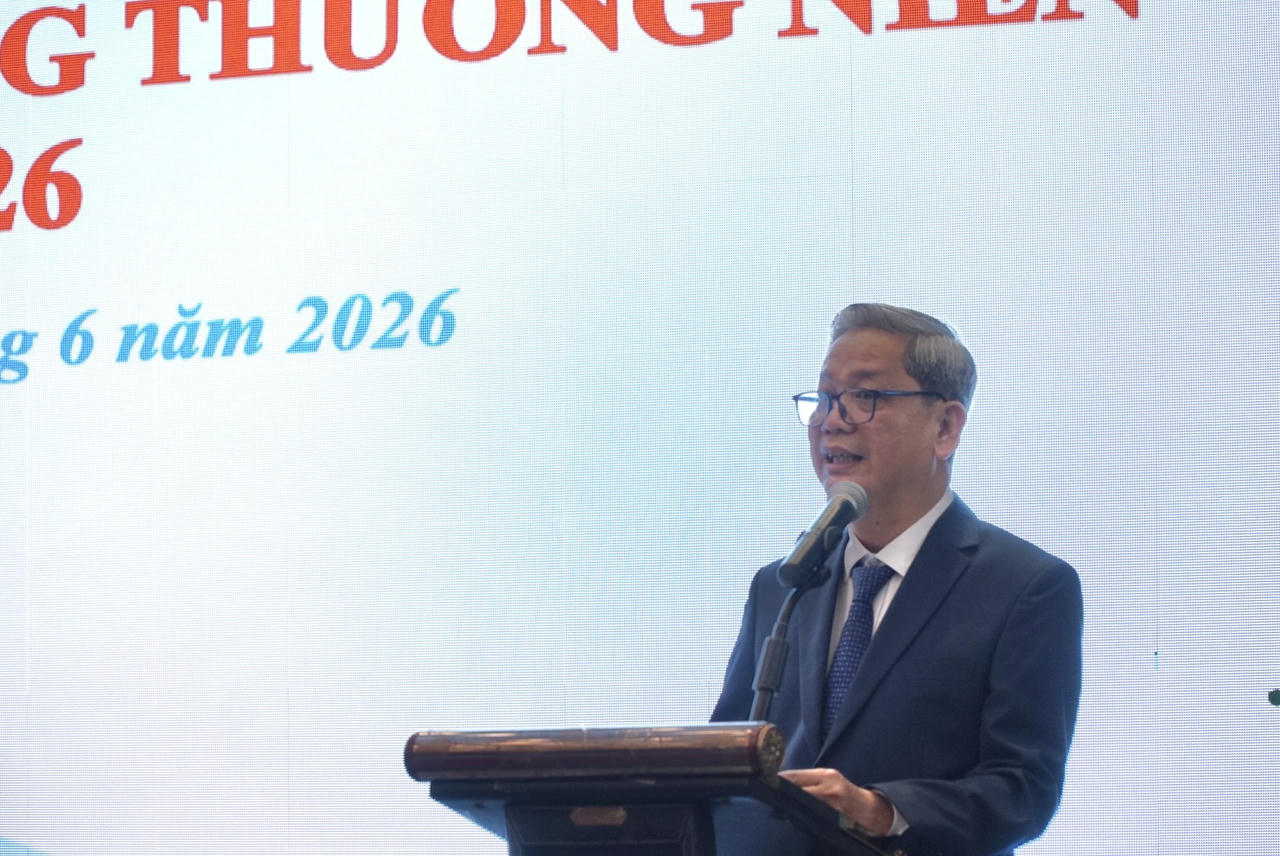 Ông Trần Hùng – Chủ tịch HĐQT thông qua báo cáo hoạt động của Hội đồng quản trị năm 2025 và phương hướng hoạt động của Hội đồng quản trị năm 2026