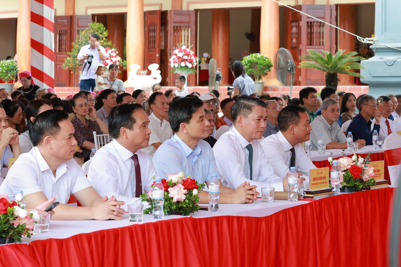 Các đại biểu tham dự buổi lễ