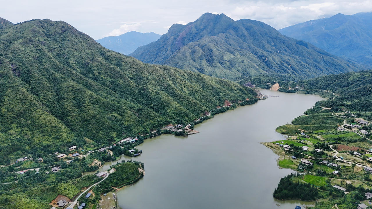 Toàn bộ hệ thống lồng bè nuôi cá trên hồ đã được tháo dỡ, không gian mặt nước được trả lại sự thông thoáng.