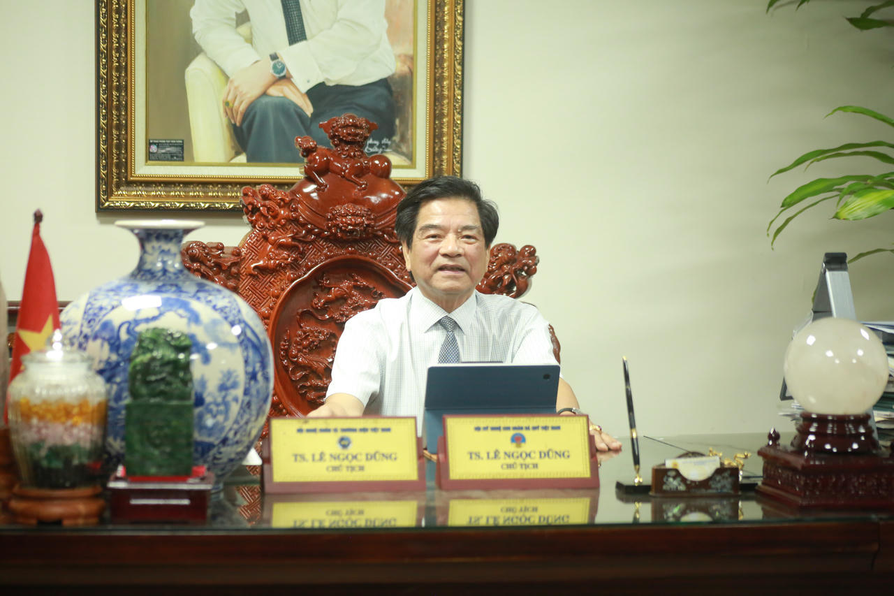 TS. Lê Ngọc Dũng – Ủy viên Ủy ban Trung ương Mặt trận Tổ quốc Việt Nam, Chủ tịch Hội Mỹ nghệ Kim hoàn Đá quý Việt Nam, Chủ tịch Hội Nghệ nhân và Thương hiệu Việt Nam.