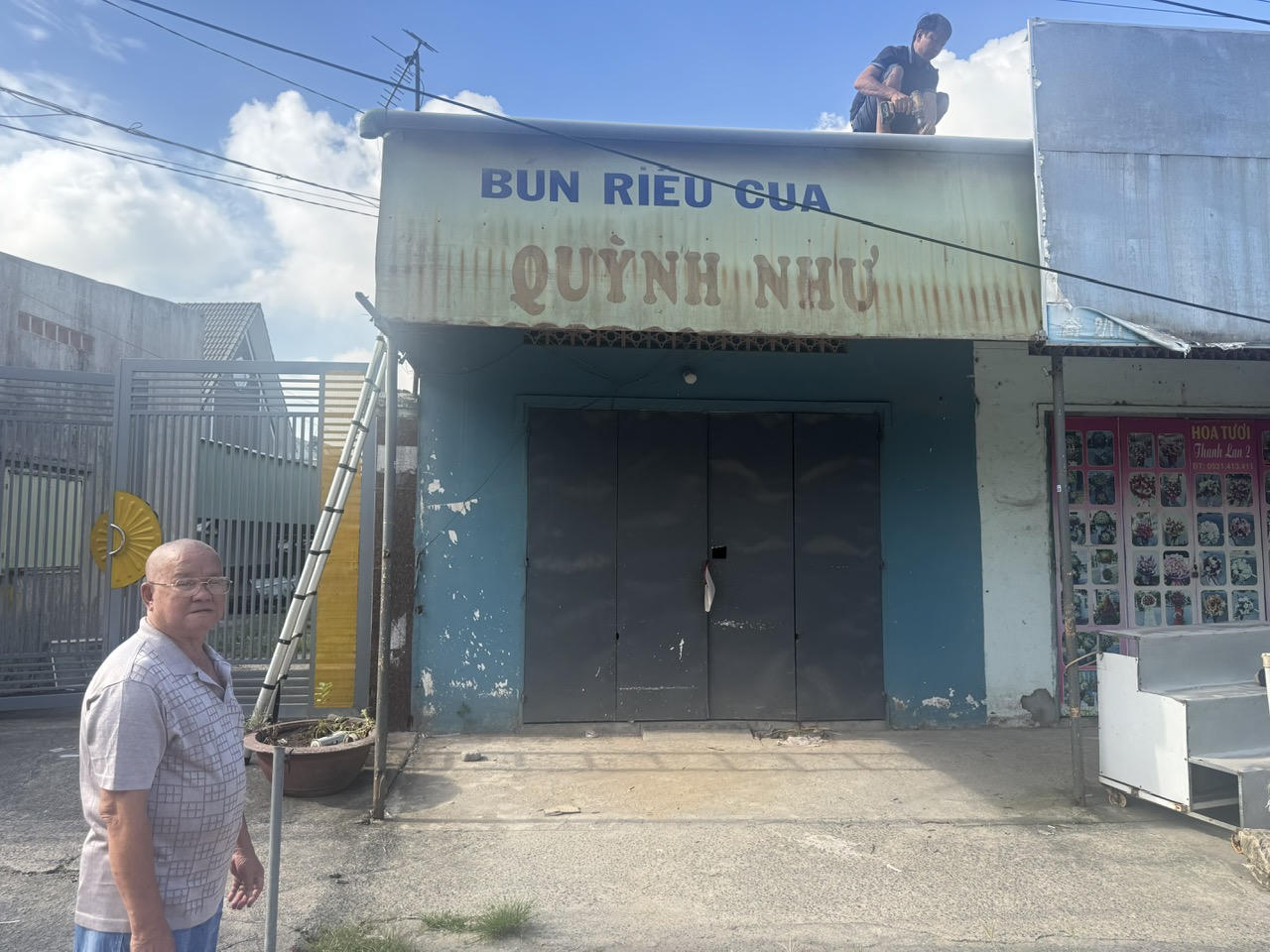 Gia đình ông&nbsp;Trương Văn Thành tự nguyện tháo dỡ công trình và hiến khoảng 350 m2 đất để làm đường Nguyễn Thái Học.