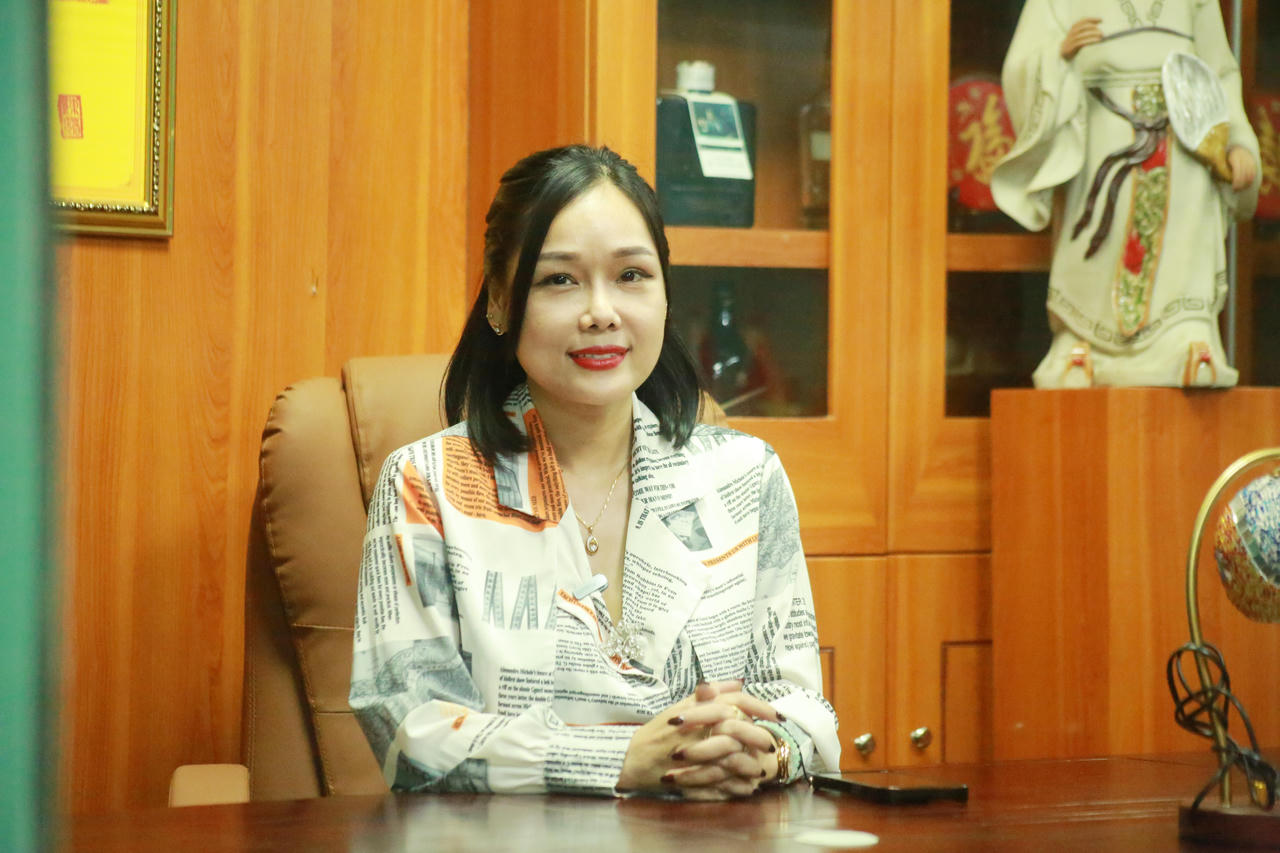 Nhà báo Hà Diệu Hiền – Phó Tổng Biên tập Tạp chí điện tử Thời Trang Vàng.