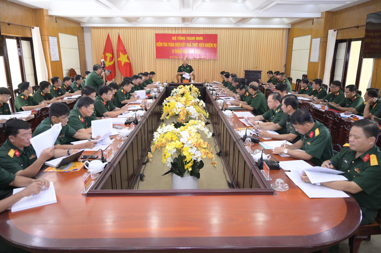 Quang cảnh buổi làm việc tại Bộ CHQS tỉnh An Giang