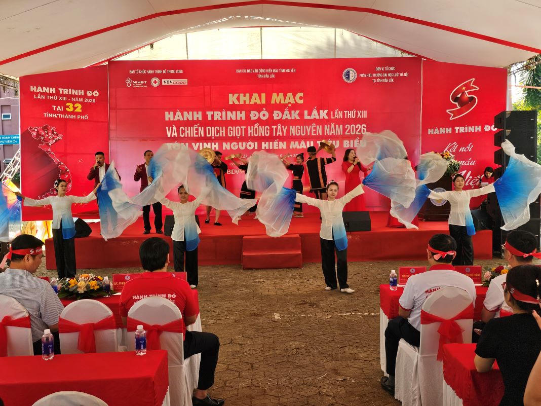 Hơn 1.000 người tham gia khai mạc 'Hành trình đỏ và Chiến dịch Giọt hồng Tây Nguyên năm 2026'