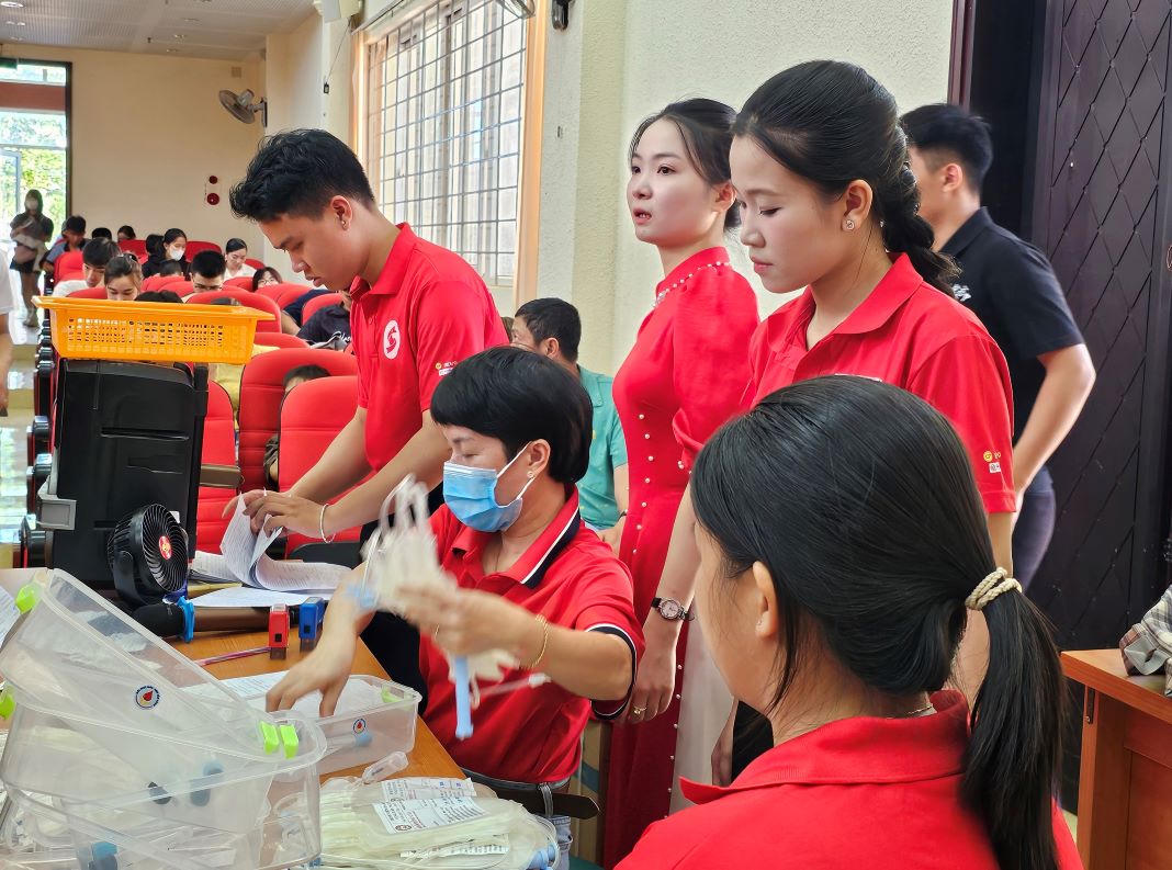 Hơn 1.000 người tham gia khai mạc 'Hành trình đỏ và Chiến dịch Giọt hồng Tây Nguyên năm 2026'