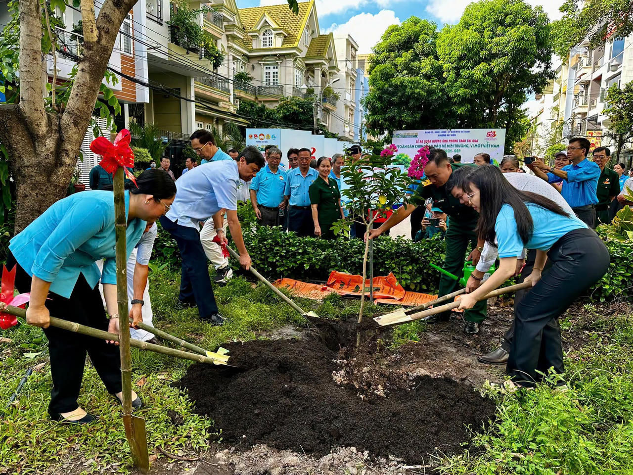 Chào đón kỷ niệm 50 năm ngày Thành phố mang tên Bác: Người dân náo nức chung tay bảo vệ môi trường, xây dựng đô thị xanh