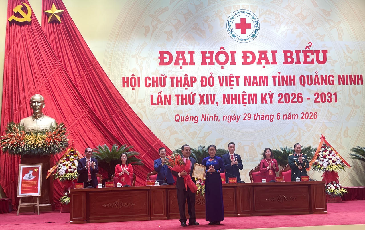 Ông Quản Minh Cường - Ủy viên Trung ương Đảng, Bí thư Tỉnh ủy Quảng Ninh, Trưởng Đoàn ĐBQH tỉnh làm Chủ tịch danh dự Hội Chữ thập đỏ tỉnh nhiệm kỳ 2026-2031.