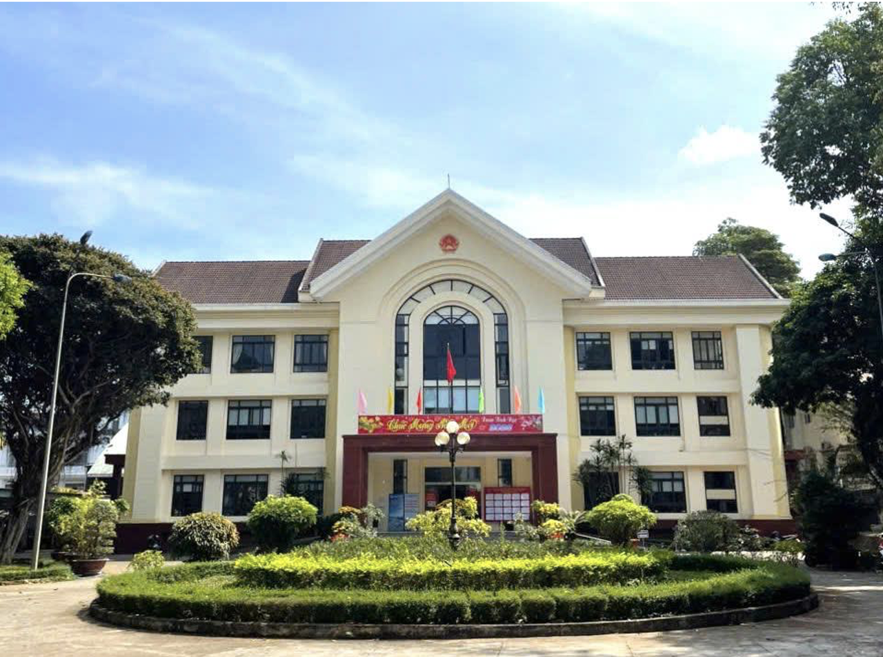 Trụ sở làm việc UBND&nbsp;phường Diên Hồng.