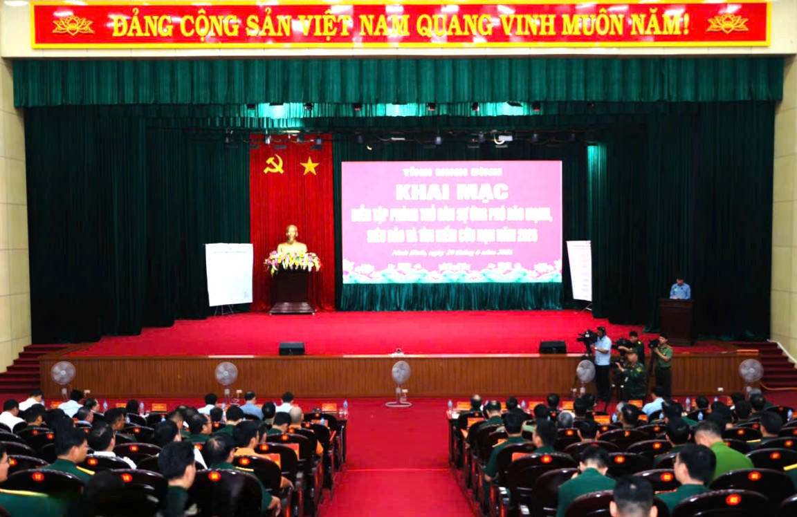 Diễn tập phòng thủ dân sự ứng phó bão mạnh, siêu bão tại tỉnh Ninh Bình 