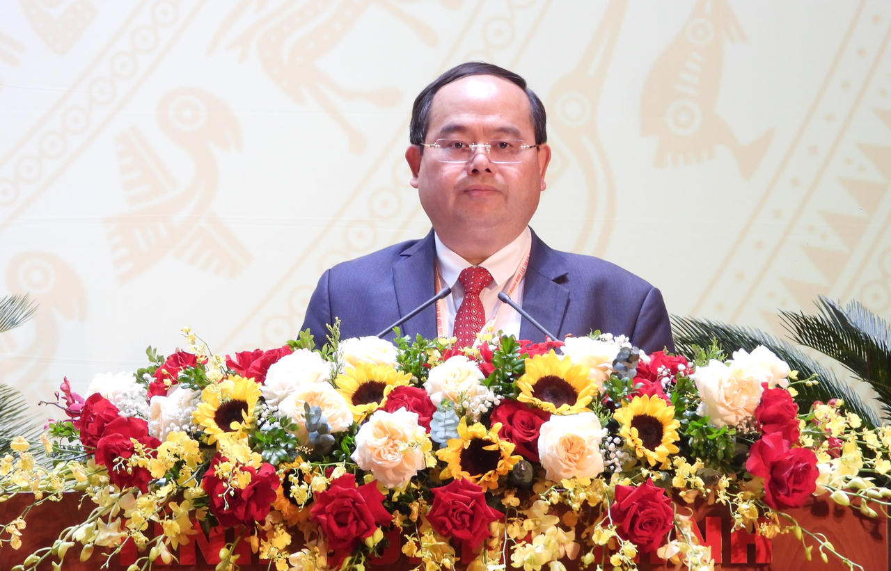 Ông Quản Minh Cường - Ủy viên Trung ương Đảng, Bí thư Tỉnh ủy Quảng Ninh, Trưởng Đoàn ĐBQH tỉnh, phát biểu tại đại hội.