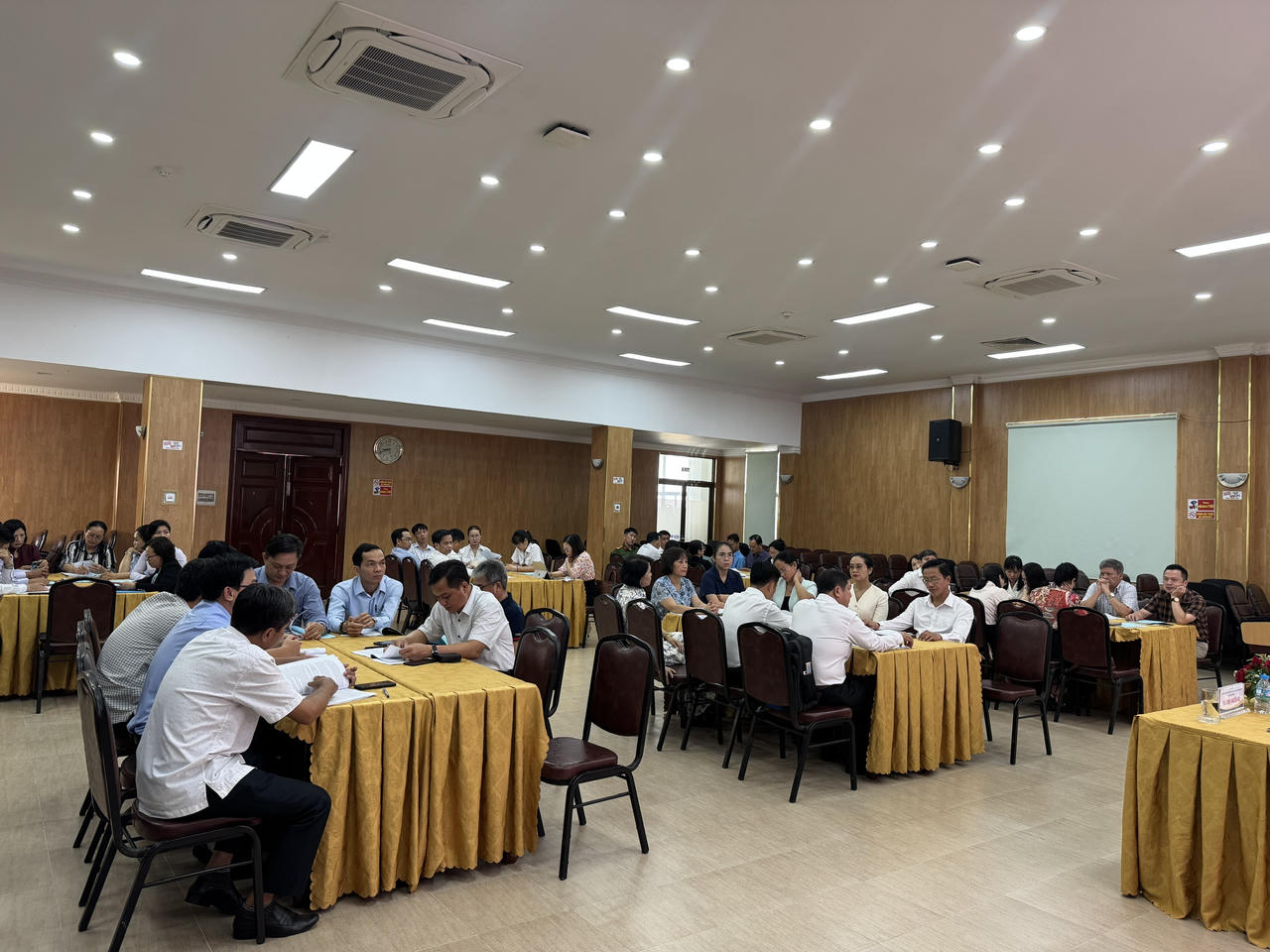 Trợ giúp viên pháp lý các trung tâm tại buổi hội nghị tập huấn (Ảnh: Bùi Yên).