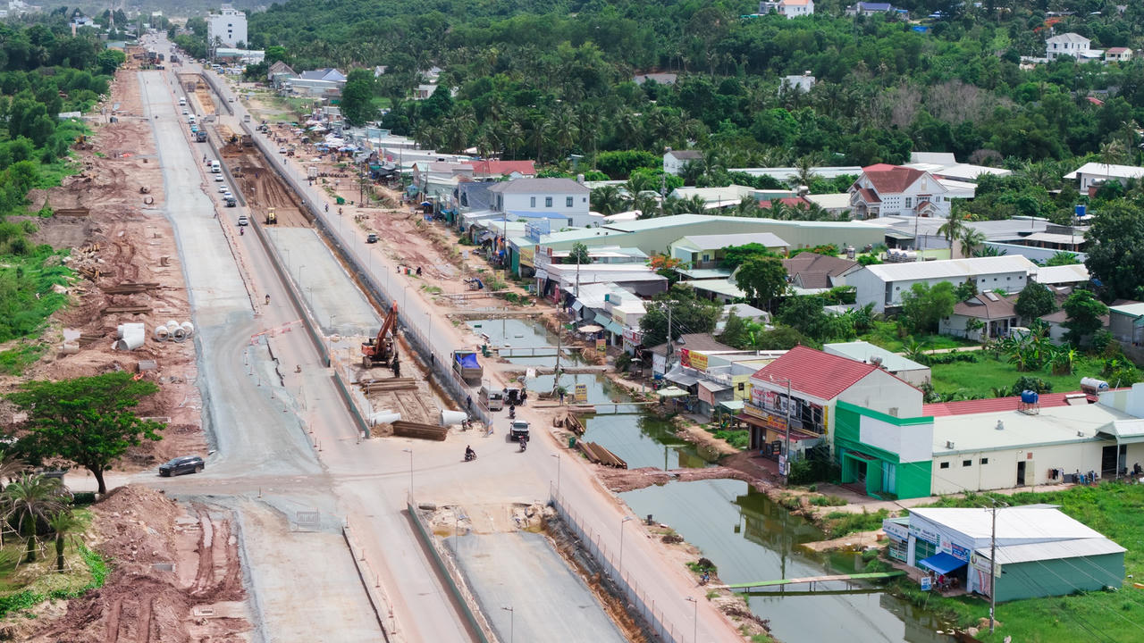 Tình trạng xây dựng công trình không đúng mục đích sử dụng đất đã tồn tại từ lâu cần được xử lý triệt để. Ảnh: Ánh Dương.