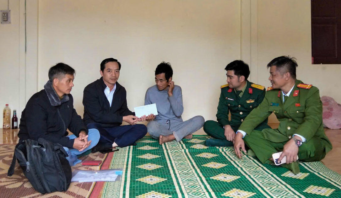 Lãnh đạo chính quyền địa phương thường xuyên thăm hỏi, động viên gia đình chính sách.