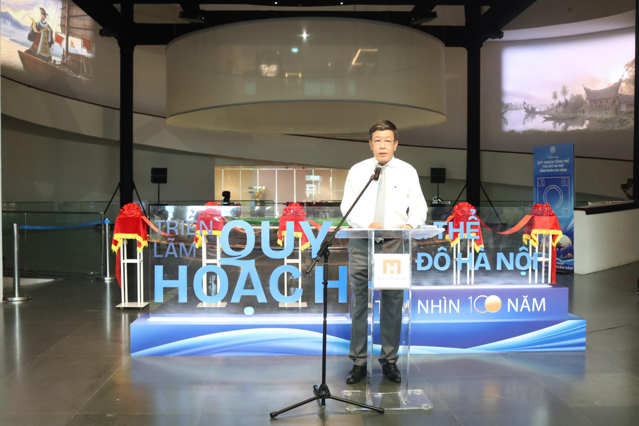 Phó Chủ tịch Thường trực UBND TP Hà Nội Dương Đức Tuấn phát biểu khai trương triển lãm.