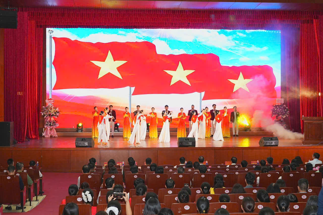 Văn nghệ chào mừng Hội thi