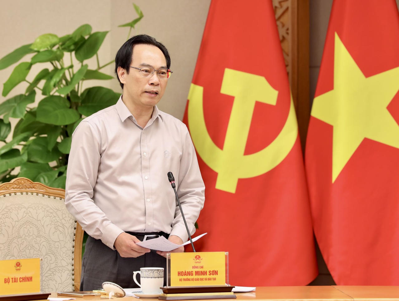 Bộ trưởng Bộ GD&ĐT Hoàng Minh Sơn: Giảm áp lực thi cử, không thể chỉ đổi cách thi