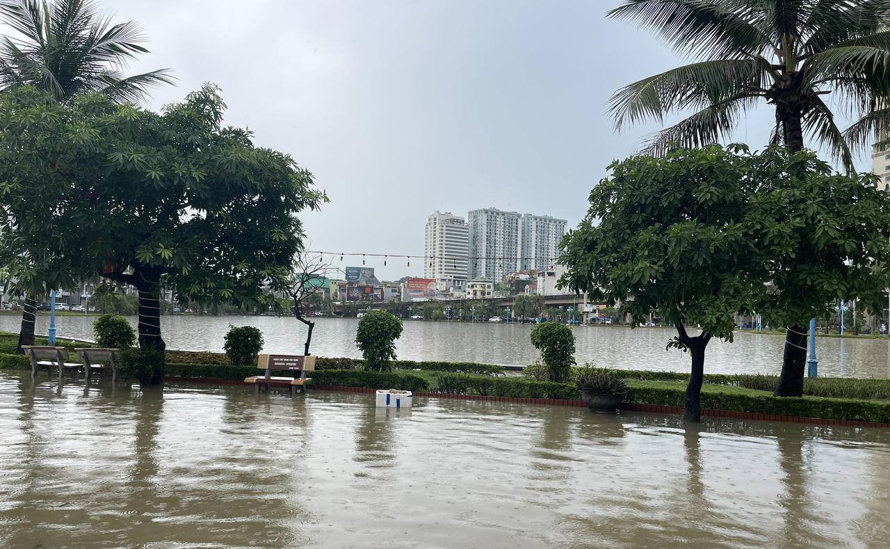 Quảng Ninh mưa lớn gây ngập úng cục bộ, cảnh báo sạt lở đất