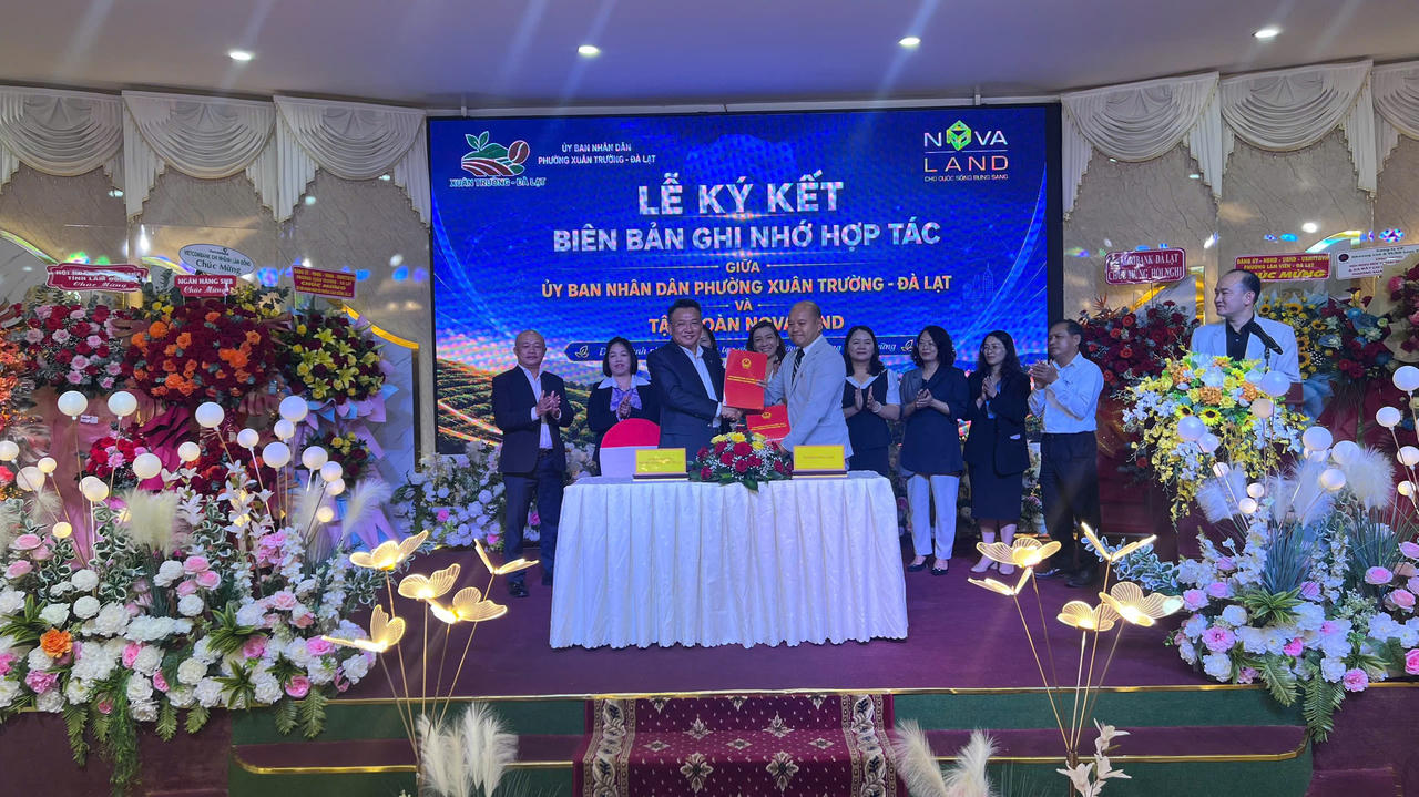 Lãnh đạo UBND phường&nbsp;phường Xuân Trường - Đà Lạt ký kết biên bản ghi nhớ hợp tác với Tập đoàn Novaland.