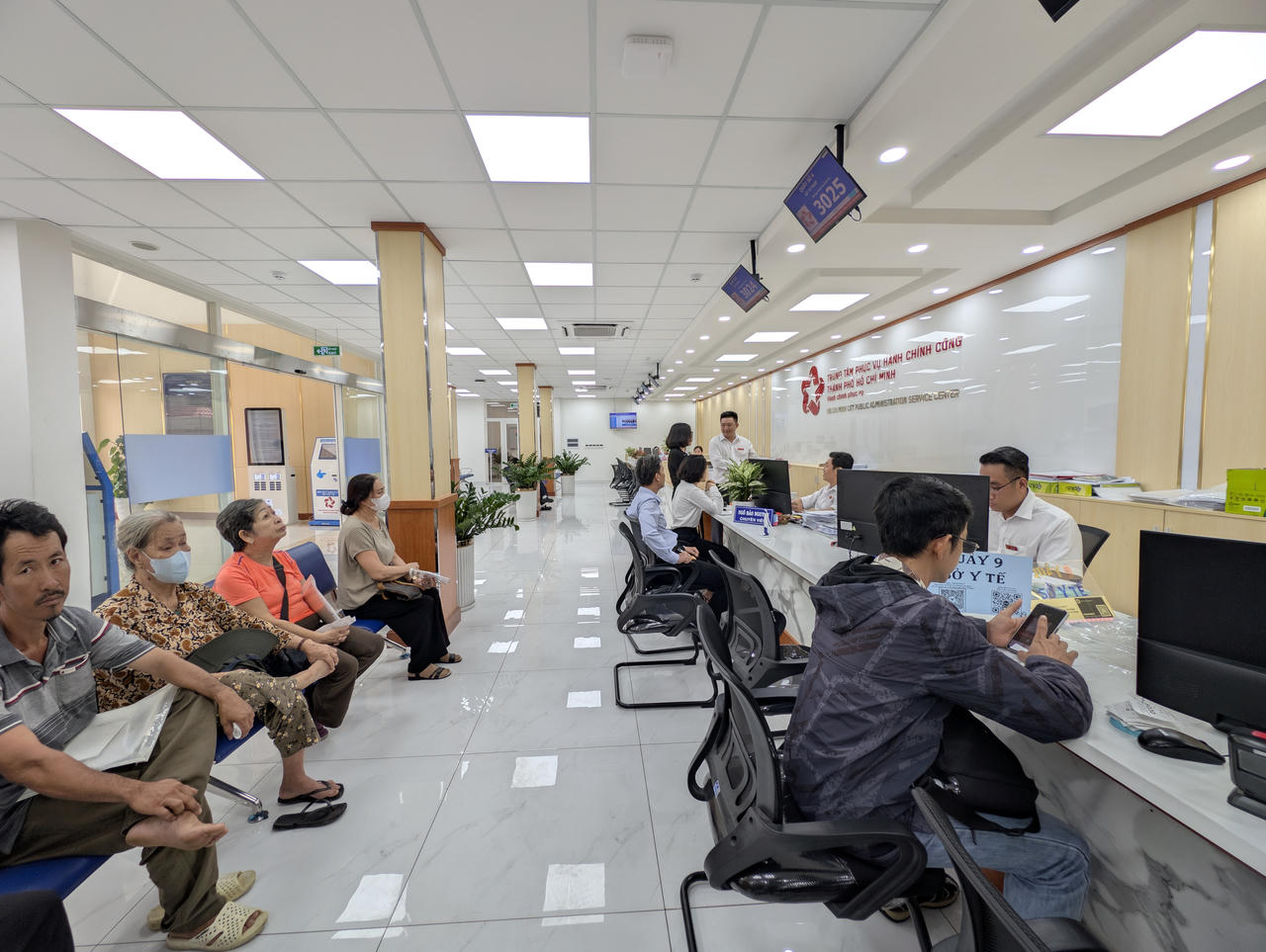 Đoàn công tác của Bộ Tư pháp kiểm tra, khảo sát tại Trung tâm Phục vụ hành chính công TP Hồ Chí Minh