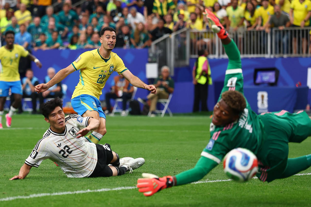Cú sút ăn bàn của Martinelli mang về chiến thắng 2-1 cho Brazil (Ảnh FIFA)