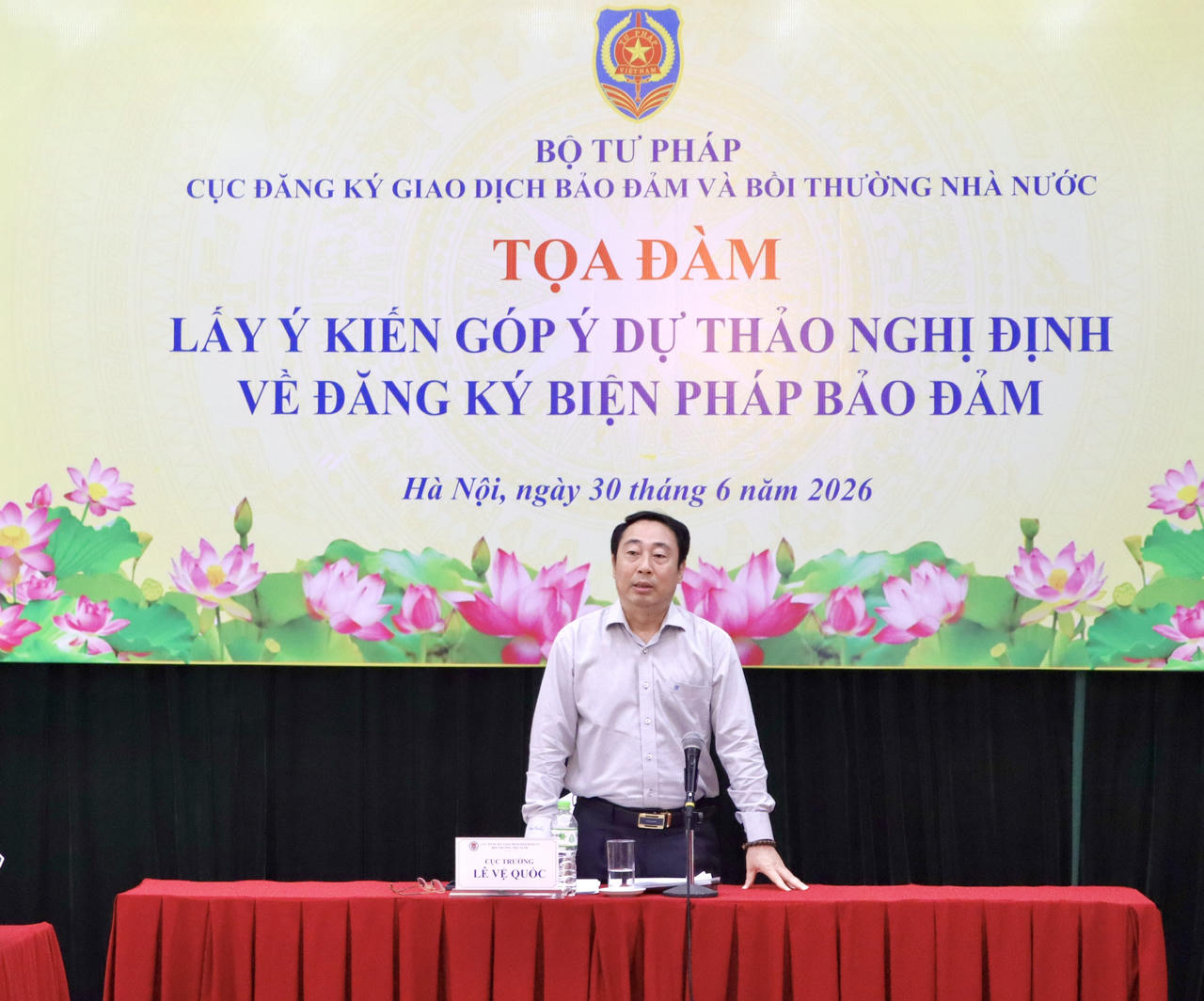 Ông Lê Vệ Quốc - Cục trưởng Cục Đăng ký giao dịch bảo đảm và Bồi thường nhà nước,&nbsp;Tổ phó Tổ soạn thảo phát biểu