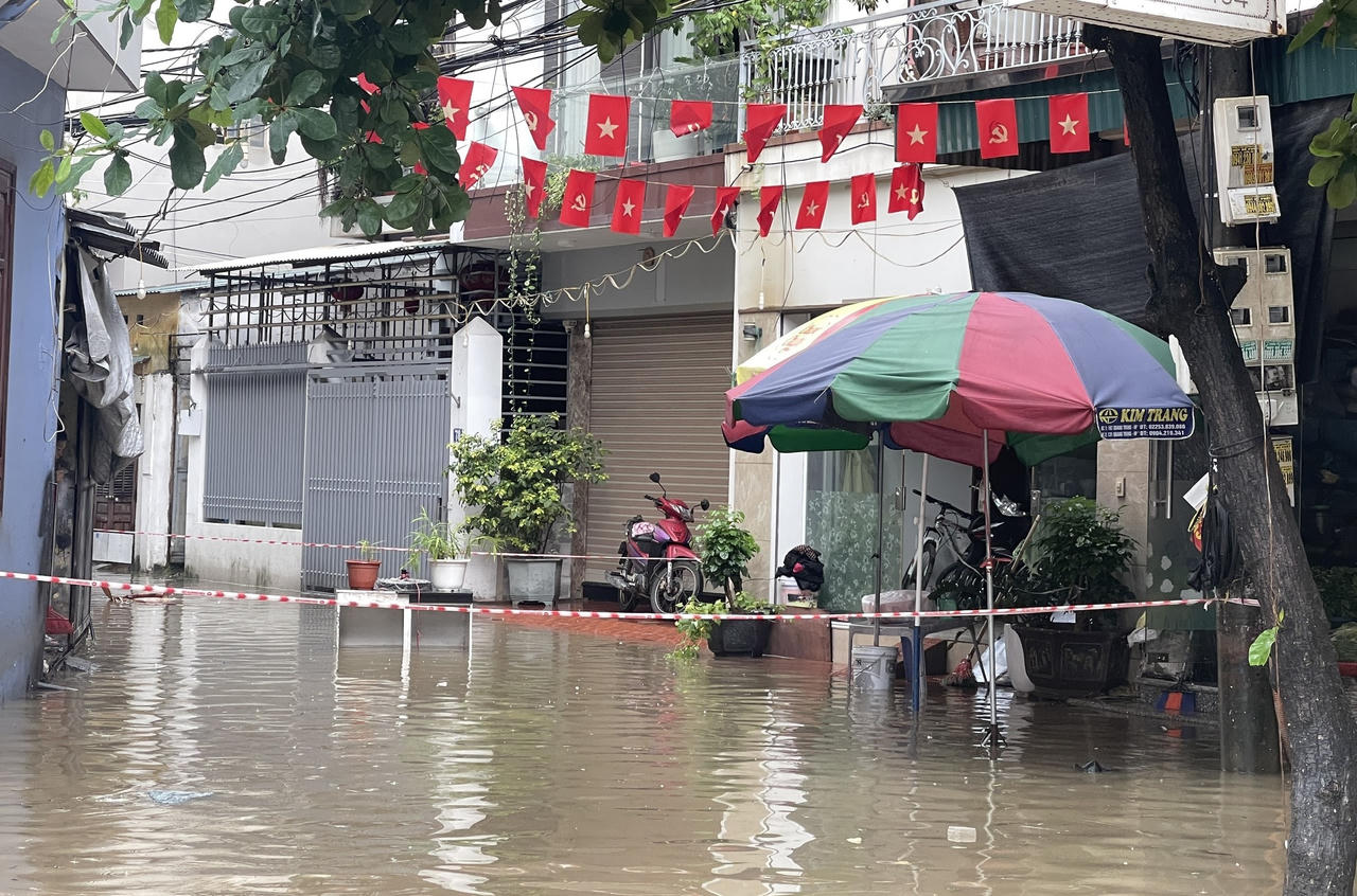 Quảng Ninh mưa lớn gây ngập úng cục bộ, cảnh báo sạt lở đất