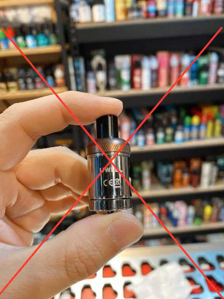 Thuốc lá điện tử và thuốc lá nung nóng có thể trở thành “cửa ngõ” dẫn người trẻ đến thuốc lá điếu. Ảnh: Thanh Hà.