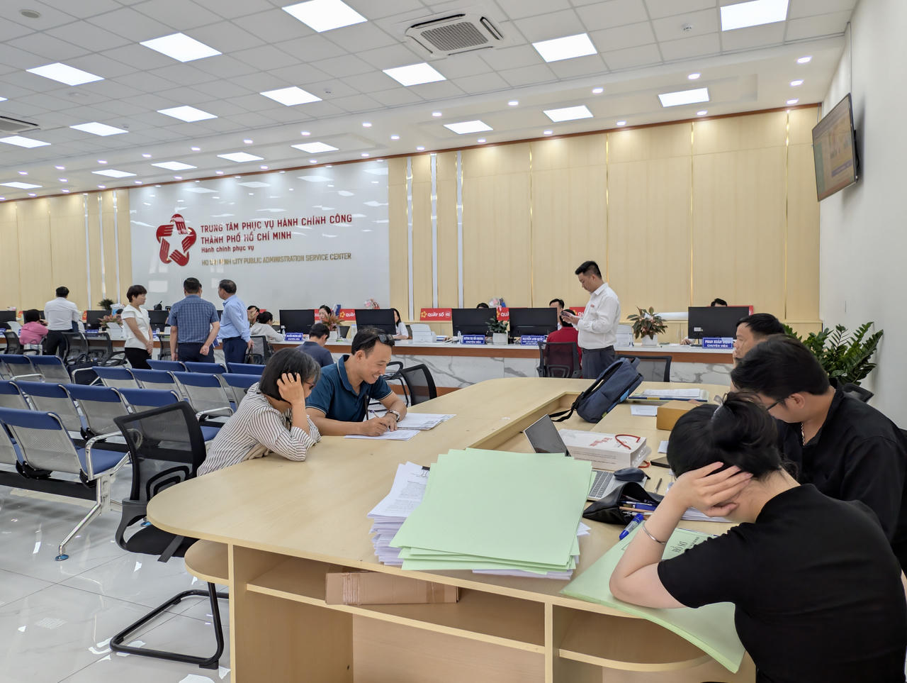 Đoàn công tác của Bộ Tư pháp kiểm tra, khảo sát tại Trung tâm Phục vụ hành chính công TP Hồ Chí Minh
