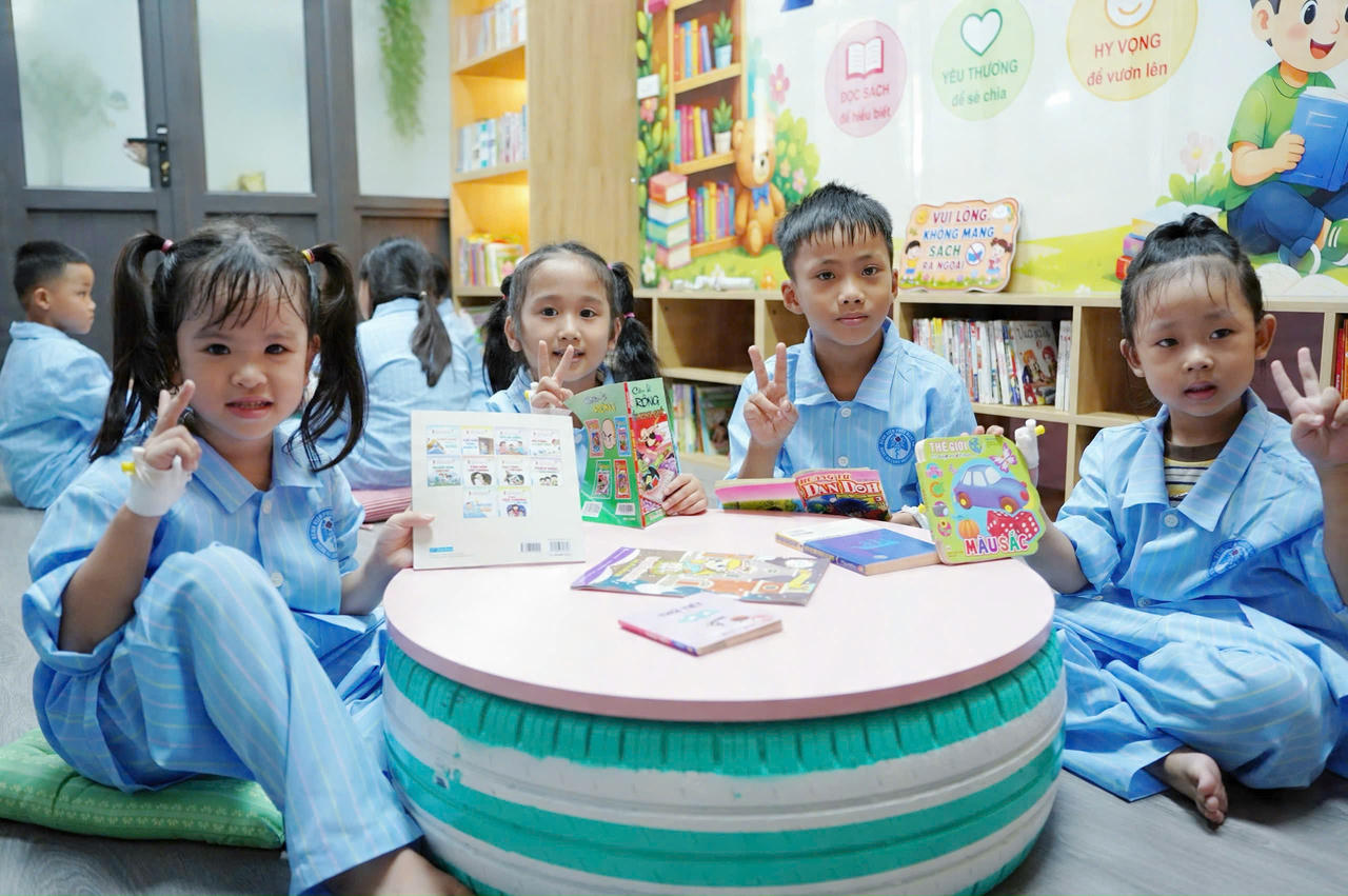 Mang tri thức đến giường bệnh: Bệnh viện Phổi Nghệ An ra mắt "Thư viện cho em"
