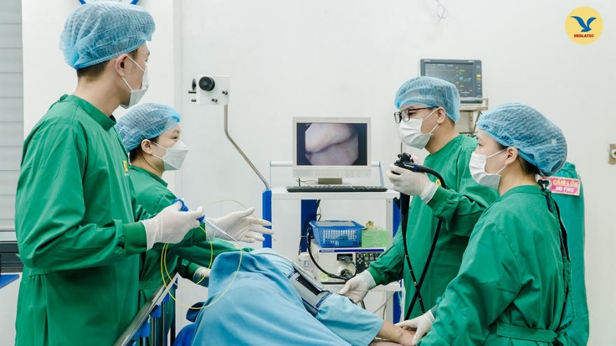 Để rút ngắn thời gian khám, nhiều bệnh nhân làm xét nghiệm tại nhà trước khi đến viện kiểm tra chuyên sâu