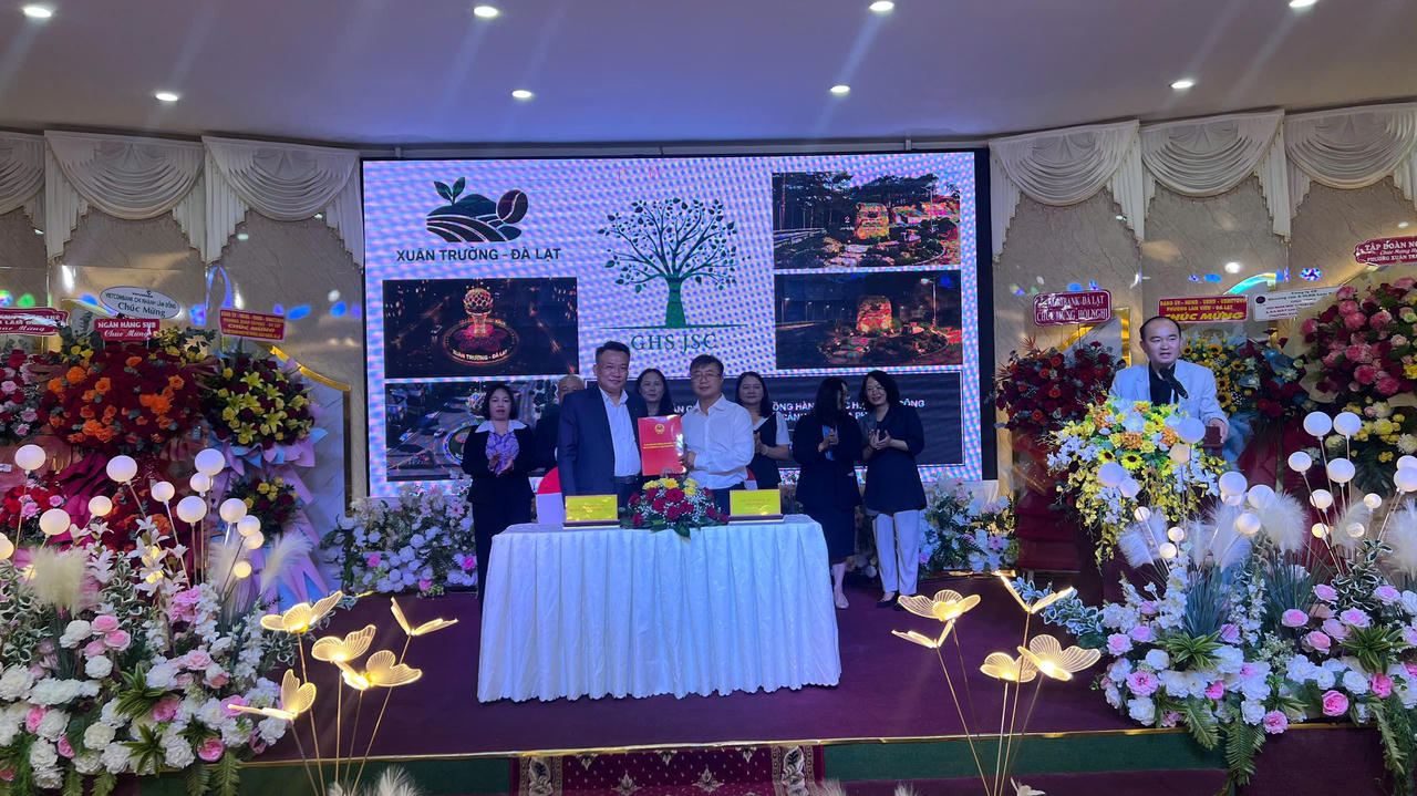 Công ty TNHH TM DV Greenhills đồng hành cùng phường Xuân Trường - Đà Lạt thực hiện công trình chỉnh trang cảnh quan.