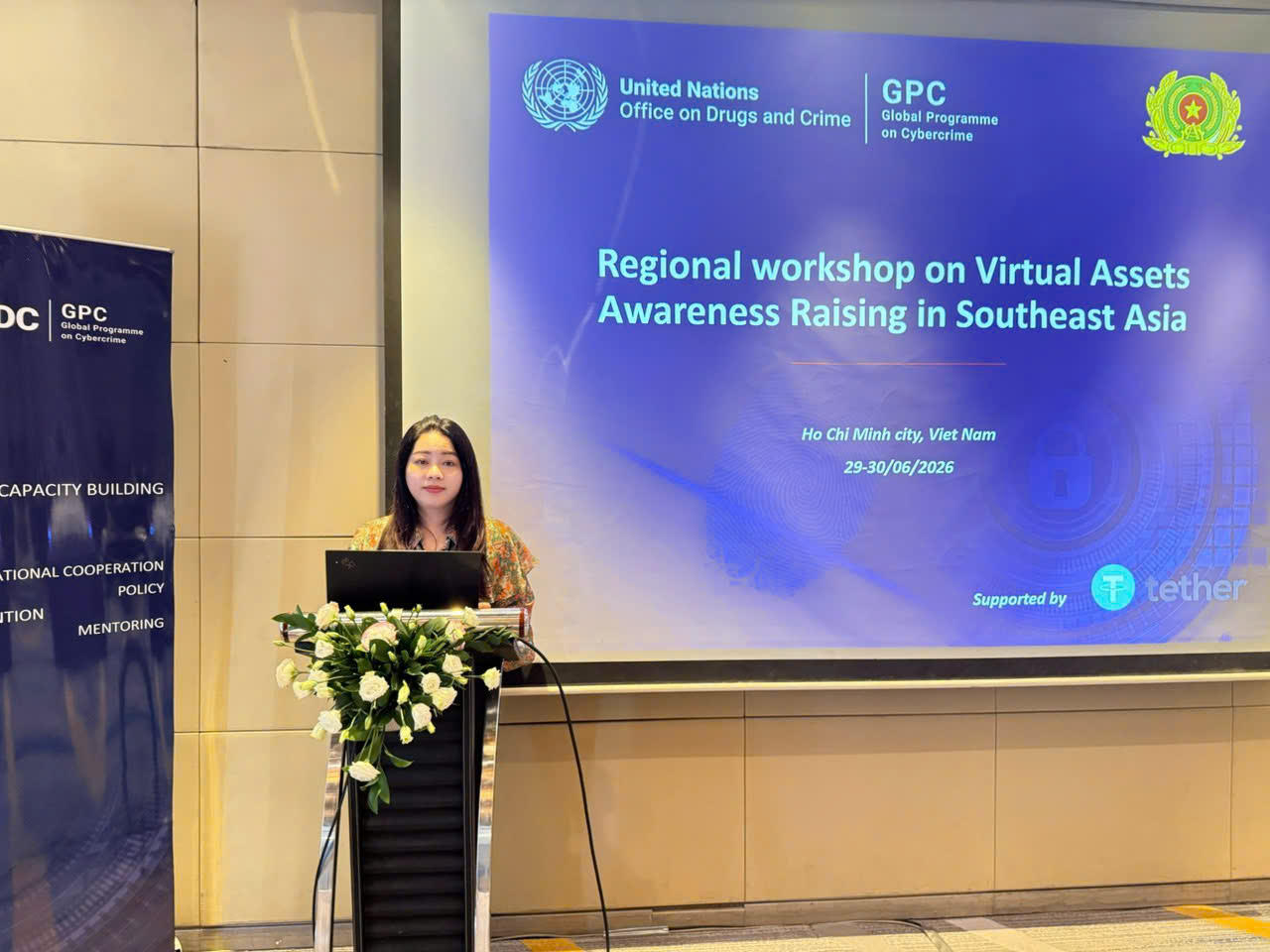 Thượng tá Đào Thị Thu Huyền, Phó Trưởng Ban Phụ nữ CAND phát biểu tại Hội thảo