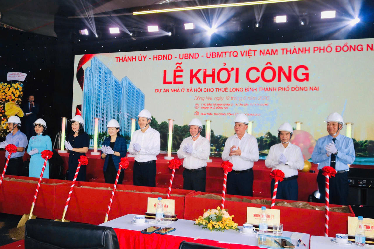 Lãnh đạo TP Đồng Nai tiến hành nghi thức lễ khởi công dự án nhà ở xã hội cho thuê phường Long Bình, TP Đồng Nai.