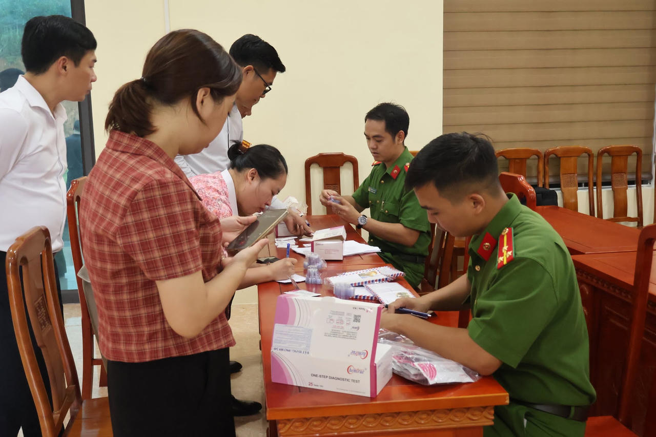 100% cán bộ, công chức, viên chức Phường Âu Lâu âm tính với ma túy