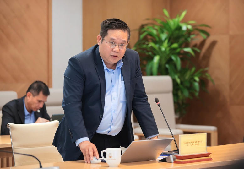 Ông Lý Hoàng Tùng, Phó Vụ trưởng Vụ Khoa học kỹ thuật và công nghệ (Bộ KH&CN) chia sẻ về Luật Công nghệ cao (sửa đổi). (Ảnh PV)