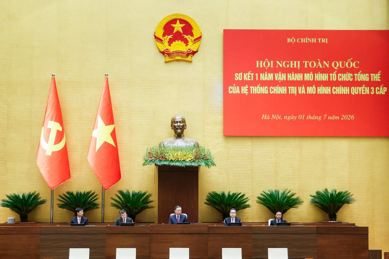 Tổng Bí thư, Chủ tịch nước Tô Lâm, Thủ tướng Chính phủ Lê Minh Hưng, Chủ tịch Quốc hội Trần Thanh Mẫn, Thường trực Ban Bí thư Trần Cẩm Tú, Trưởng Ban Tổ chức Trung ương Nguyễn Duy Ngọc chủ trì Hội nghị. Ảnh: Vân Anh