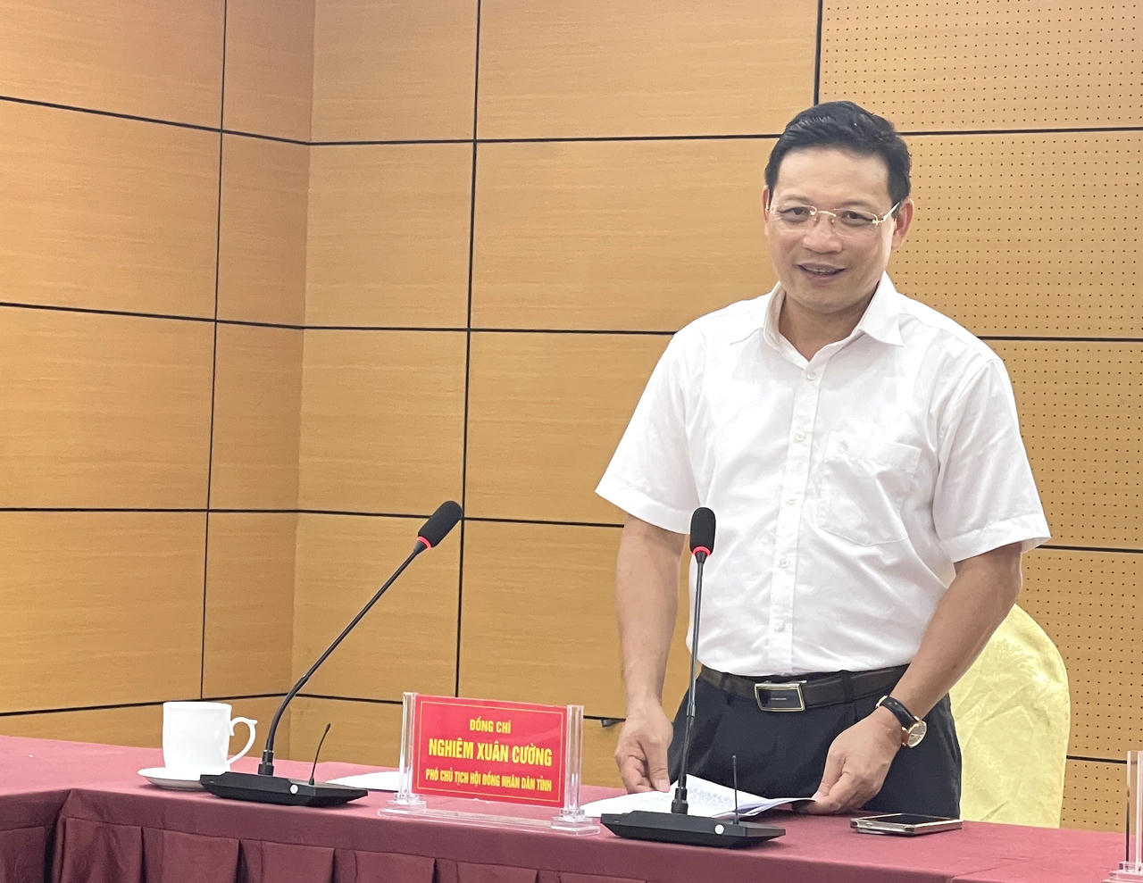 Phó Chủ tịch HĐND tỉnh Quảng Ninh Nghiêm Xuân Cường phát biểu tại hội nghị.