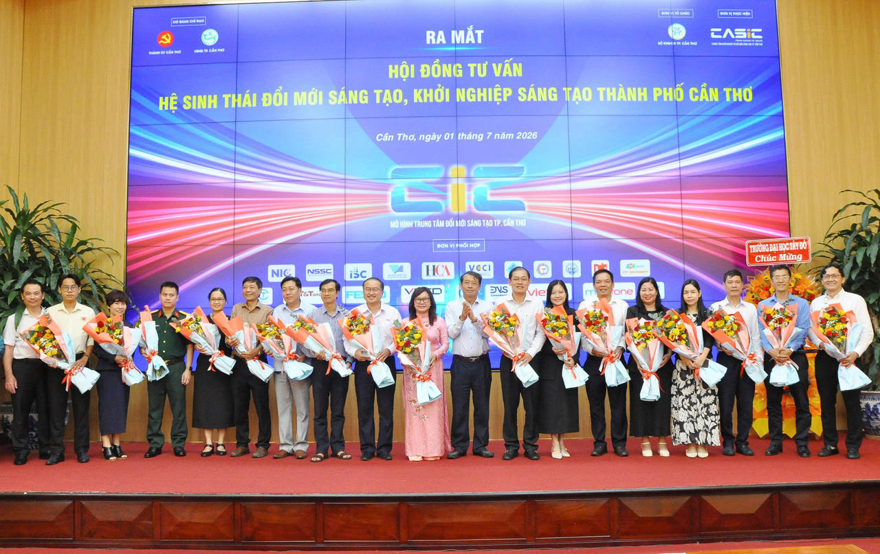 Nghi thức ra mắt Hội đồng tư vấn Hệ sinh thái đổi mới sáng tạo, khởi nghiệp sáng tạo thành phố Cần Thơ và cam kết đầu tư trung tâm đổi mới sáng tạo, hợp tác đầu tư phát triển Hệ sinh thái đổi mới sáng tạo, khởi nghiệp sáng tạo thành phố Cần Thơ.