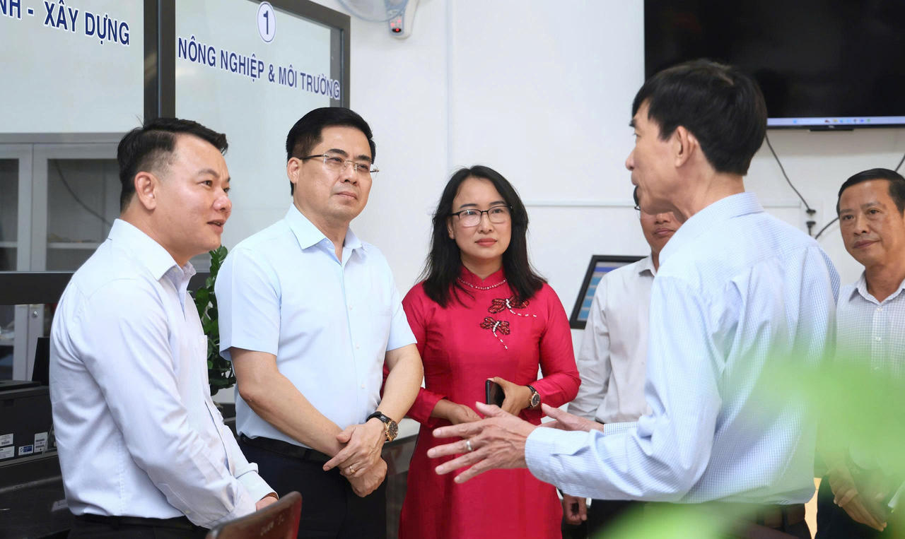 Chủ tịch UBND tỉnh Quảng Ngãi Nguyễn Hoàng Giang kiểm tra vận hành mô hình chính quyền 2 cấp tại địa phương