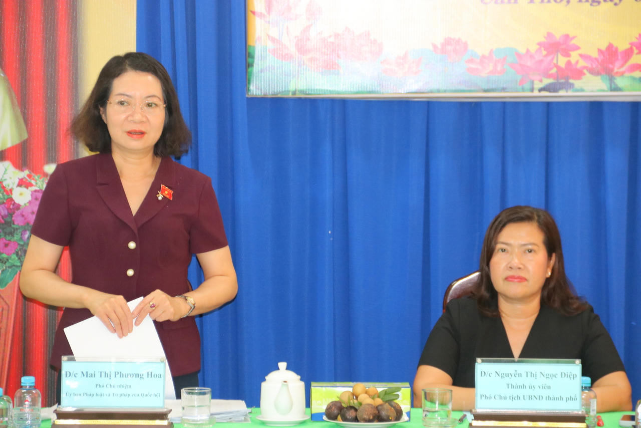 Bà Mai Thị Phương Hoa - Phó Chủ nhiệm Ủy ban Pháp luật và Tư pháp của Quốc hội ghi nhận và đánh giá cao kết quả TP Cần Thơ đã đạt được