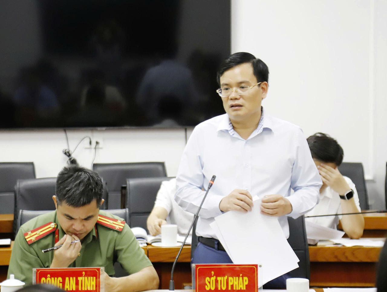 Đ/c Trần Việt Hùng Giám đốc Sở Tư pháp phát biểu triển khai thực hiện các nhiệm vụ về công tác tư pháp.