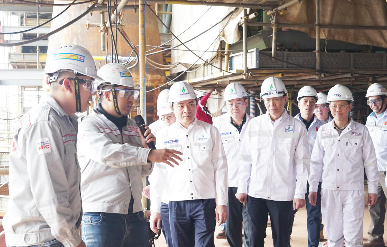 Chủ tịch HĐTV Petrovietnam Lê Ngọc Sơn kiểm tra công trường Dự án giàn CPP Lô B.