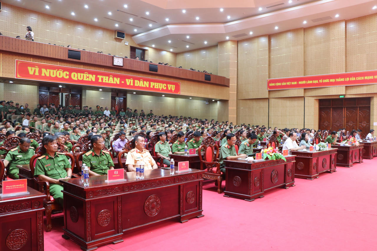 Các đại biểu tham dự lễ bế mạc