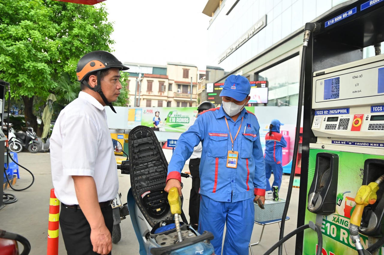 Bộ Công Thương yêu cầu doanh nghiệp không găm hàng, bảo đảm nguồn cung xăng dầu Bộ Công Thương yêu cầu doanh nghiệp không găm hàng, bảo đảm nguồn cung xăng dầu