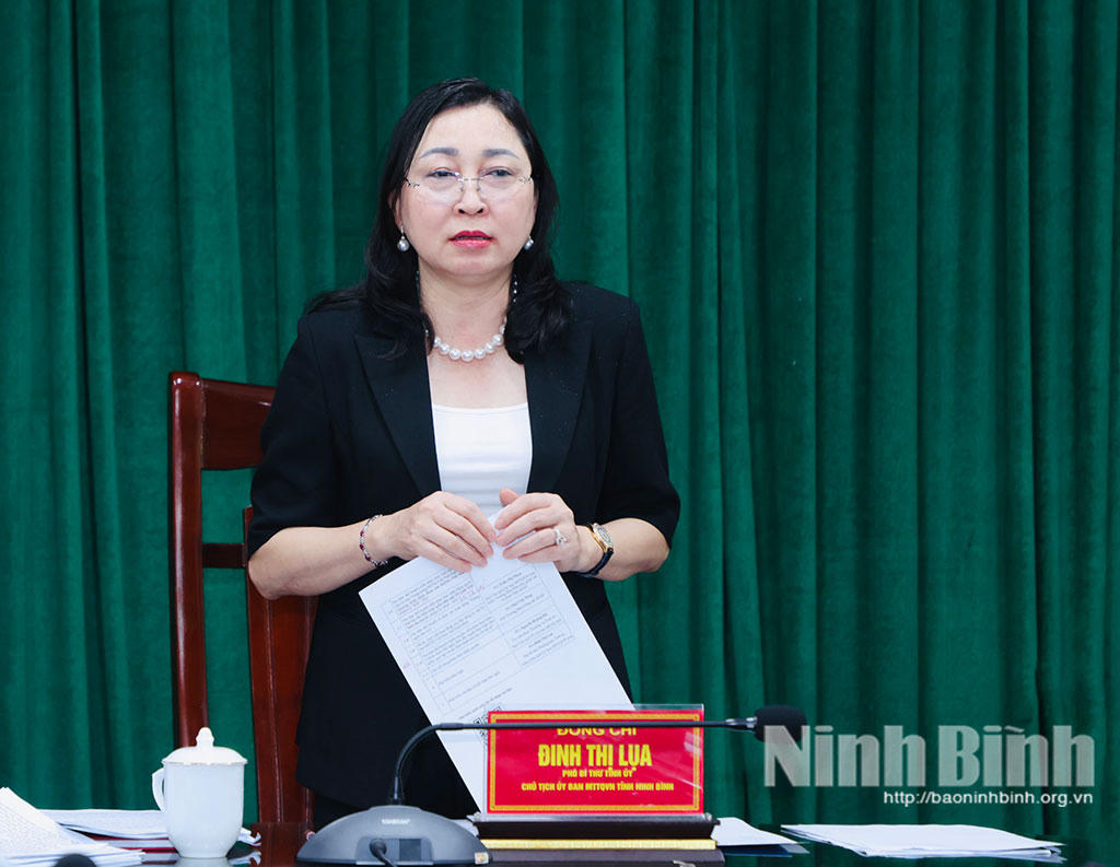 Bà Đinh Thị Lụa, Phó Bí thư Tỉnh ủy, Chủ tịch Ủy ban MTTQ Việt Nam tỉnh phát biểu kết luận Hội nghị.Ảnh: Hồng Giang-Đức Lam