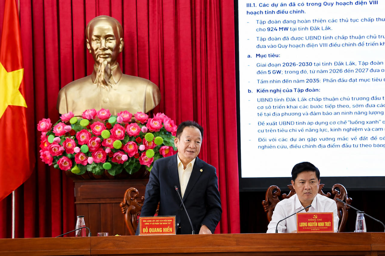 Bầu Hiển trong buổi làm việc với lãnh đạo tỉnh Đắk Lắk tháng 6/2026.